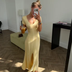 yellow dress